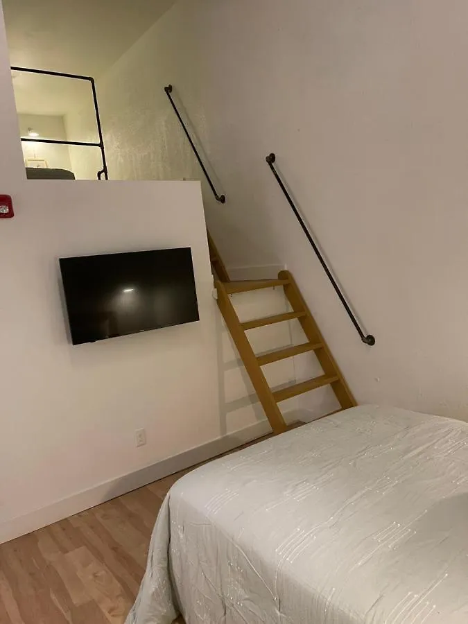 Lou-City Penthouse Suite! Savor Life With Hollyhock Louisville 0*,  USA