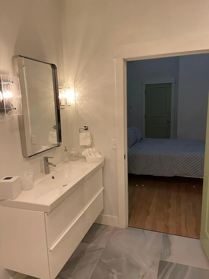 Lou-City Penthouse Suite! Savor Life With Hollyhock Louisville Lägenhet
