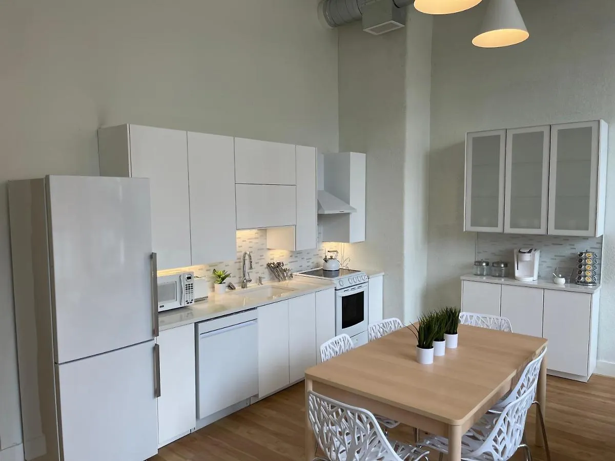 Lou-City Penthouse Suite! Savor Life With Hollyhock Louisville Lägenhet